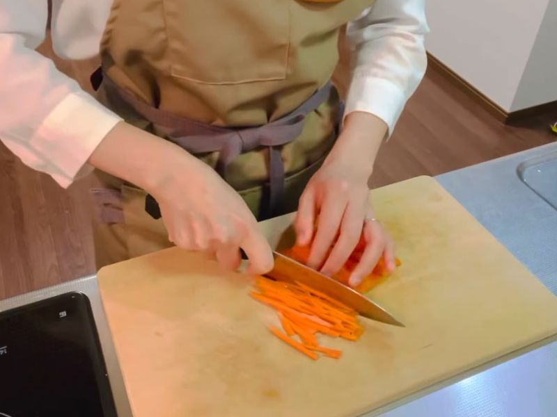 Cà rốt thái sợi vừa ăn