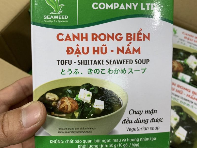 Canh rong biển đậu hủ ăn liền