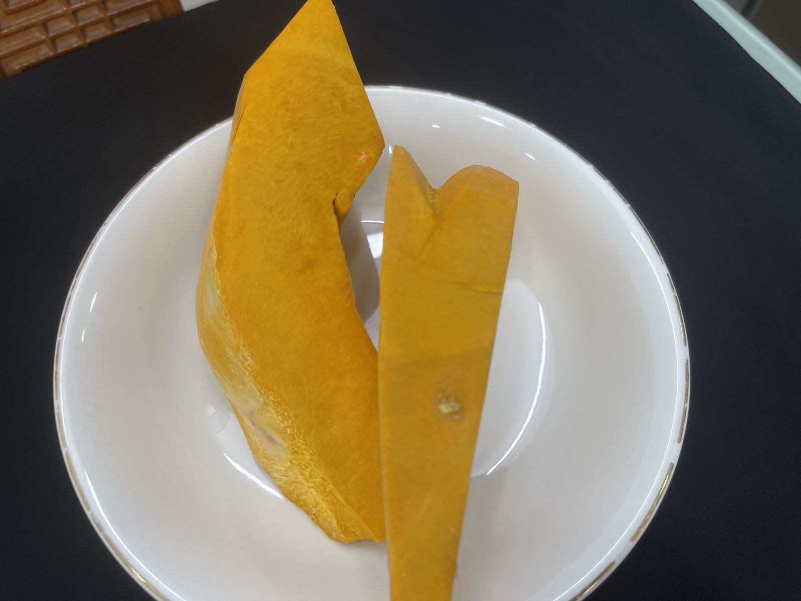 Chuẩn bị 100 gram bí đỏ
