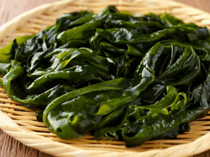 Chuẩn bị rong biển wakame làm gỏi