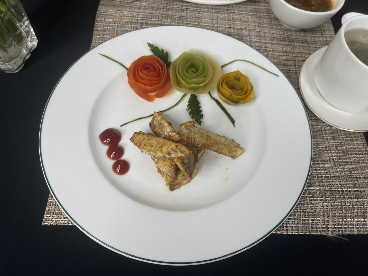 Khoai môn chiên mắm tỏi