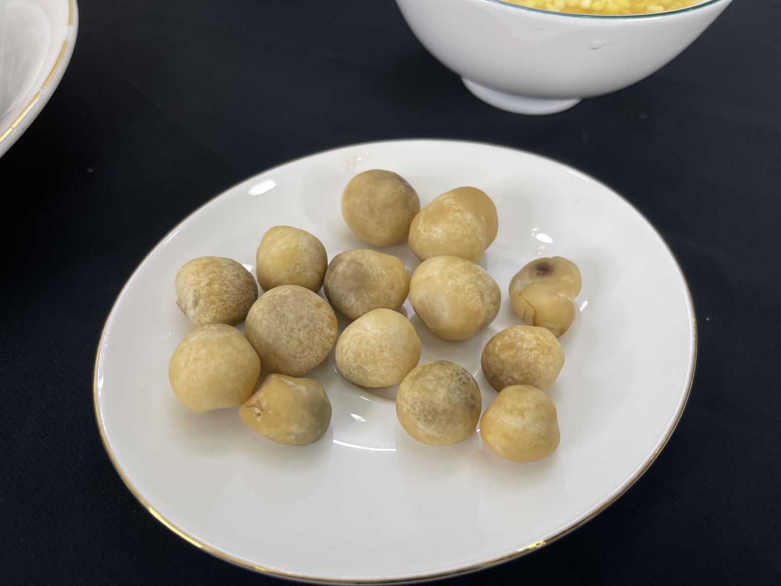 Chuẩn bị 200 gram nấm rơm