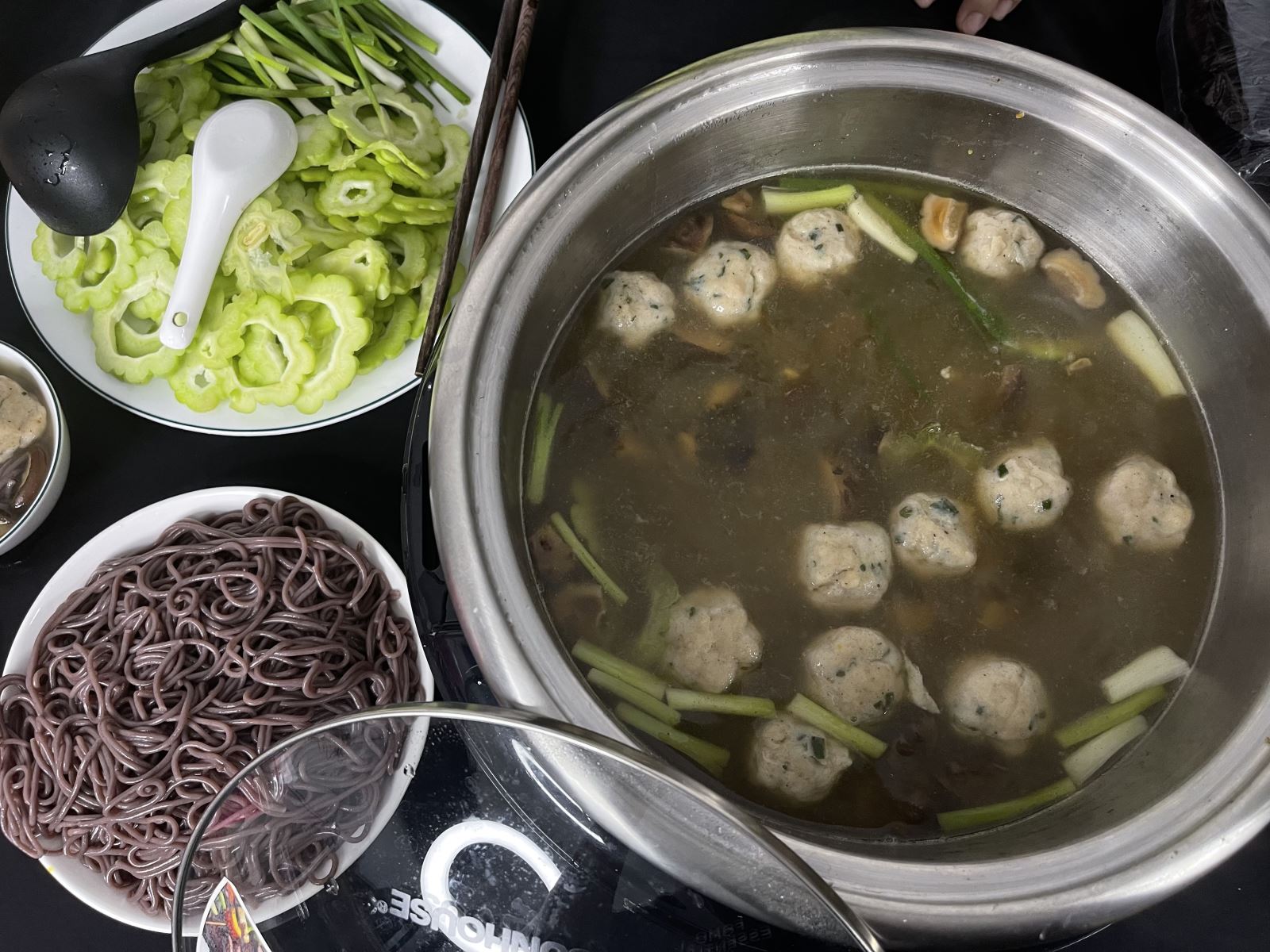 Lẩu khổ qua cá thác lác