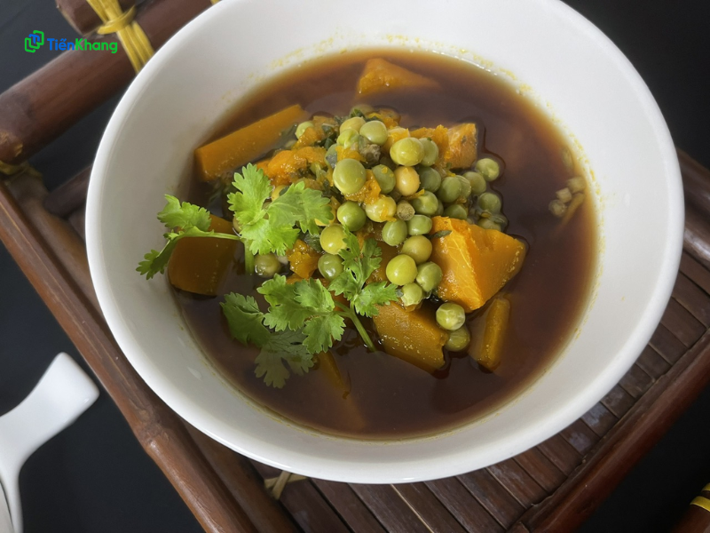 Canh bí đỏ đậu Hà Lan