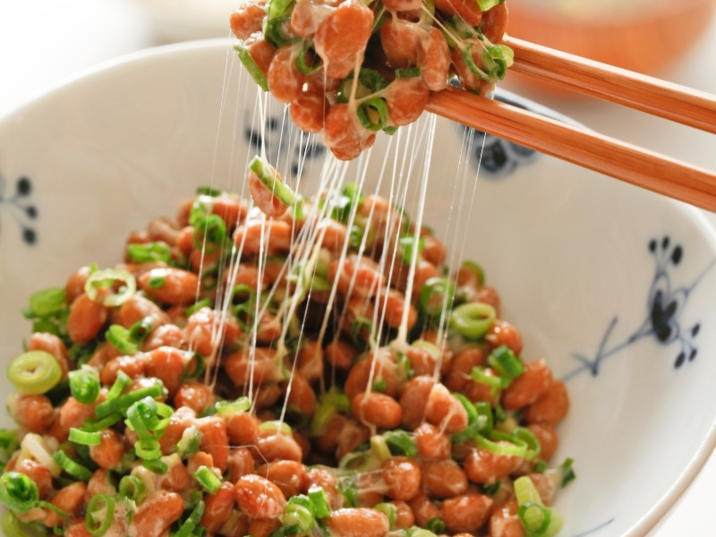 Ăn natto giảm cân với hành 