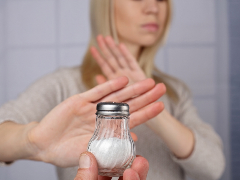 Không ăn muối có sao không?