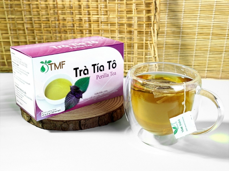 Uống trà tía tô