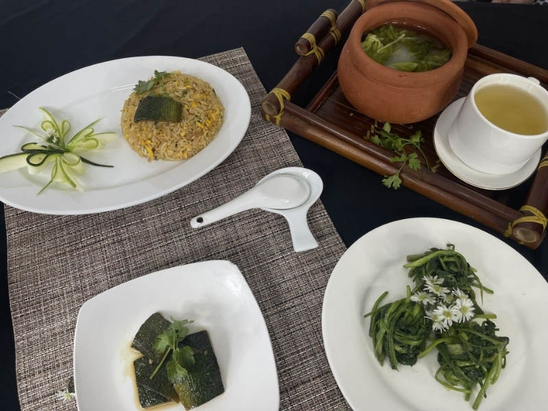 Canh cải xoăn nấu gừng