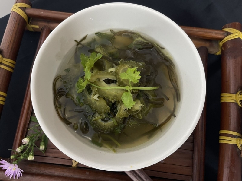 Canh khổ qua rong biển