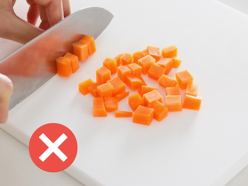 Không nên cắt nhỏ rau củ để bảo quản, tránh mất vitamin