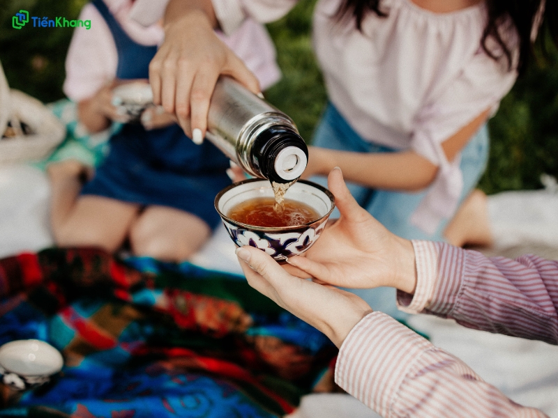 Bình giữ nhiệt rất tiện lợi khi dùng để ủ trà hoặc canh dưỡng sinh