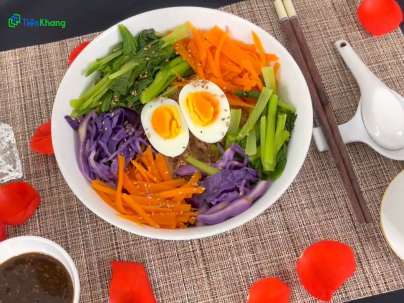 Hủ tiếu gạo lứt trộn