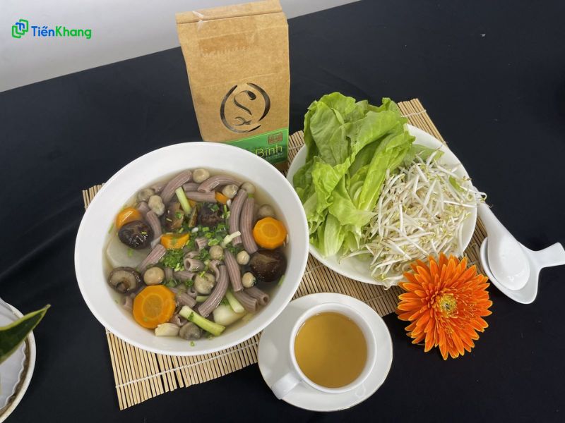 Nui gạo lứt nấu rau củ