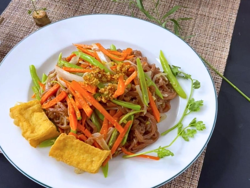 Phở lứt xào rau củ