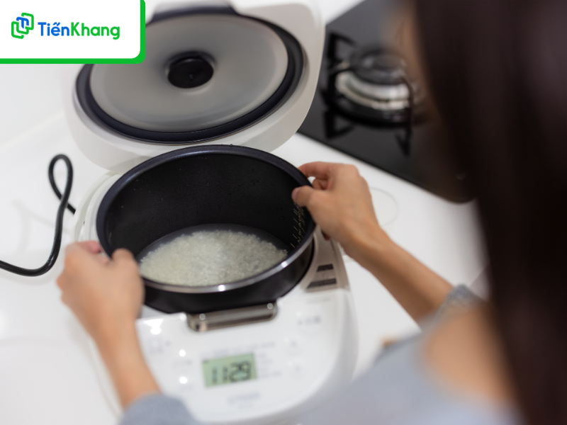 Nấu cơm trong khoảng 20 phút