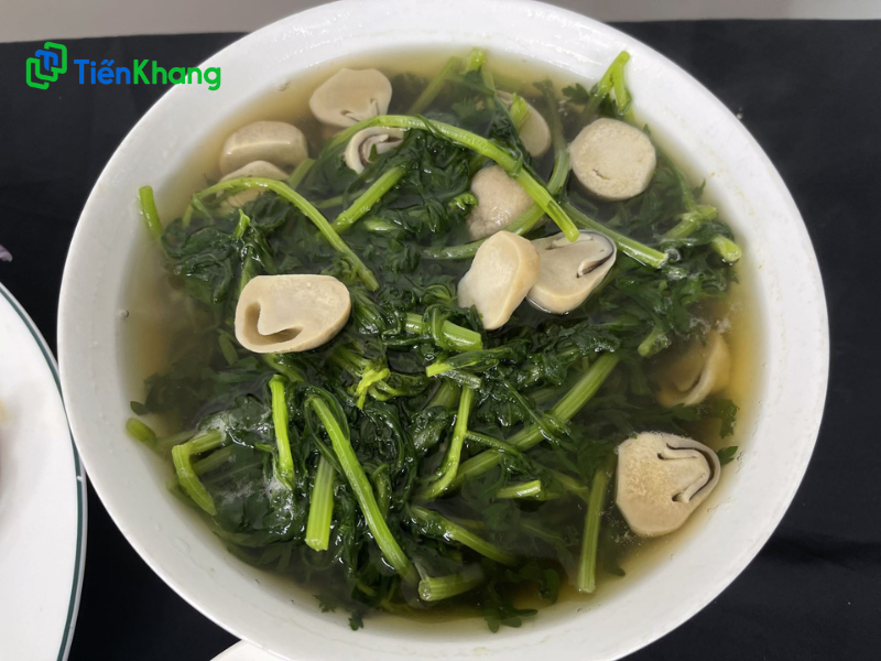 Canh tần ô nấm rơm thơm ngon