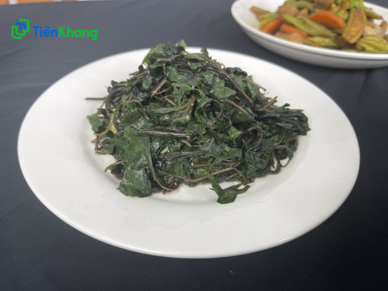 Rau dền xào tỏi thơm ngon